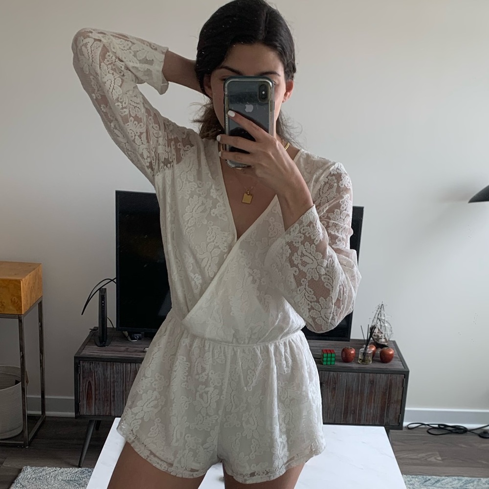 Whit lace Romper!